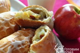 Творожные пирожки с яблоками и изюмом