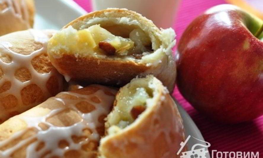 Рецепт творожных пирожков с яблоками и изюмом