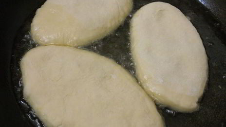 жареные пирожки из заварного дрожжевого теста