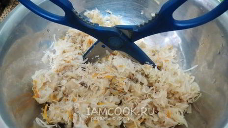 жареные пирожки с капустой и яйцом