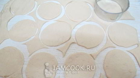 жареные пирожки с капустой и яйцом