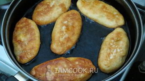 жареные пирожки с капустой и яйцом