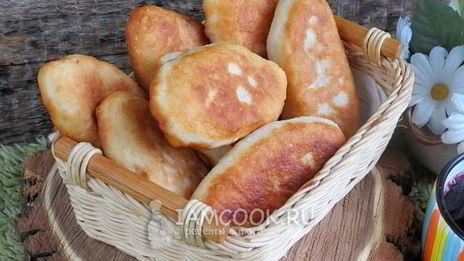 жареные пирожки с капустой и яйцом