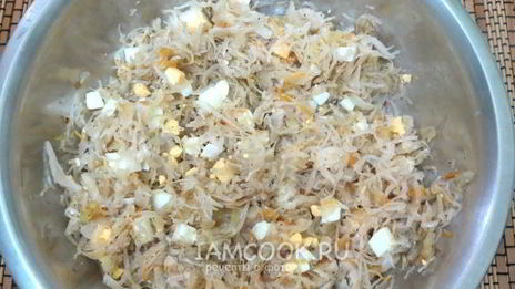 жареные пирожки с капустой и яйцом