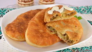 Жареные пирожки с картофелем и печенью