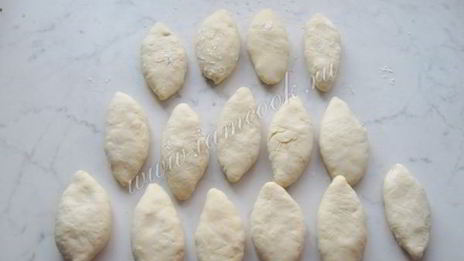 жареные пирожки с мясом и грибами