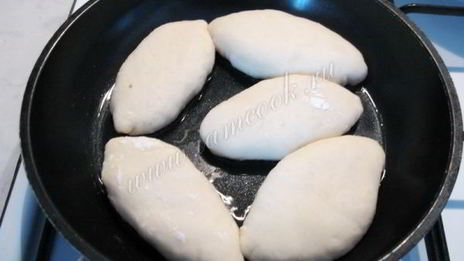 жареные пирожки с мясом и грибами