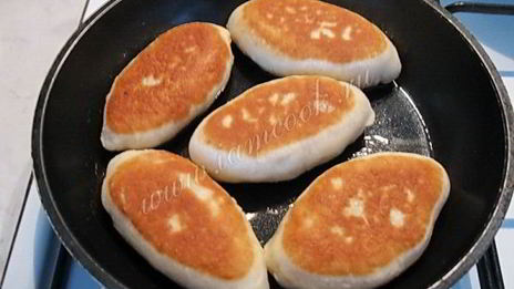 жареные пирожки с мясом и грибами