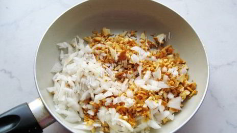 жареные пирожки с мясом и грибами