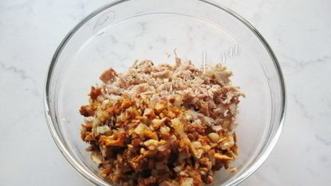 жареные пирожки с мясом и грибами