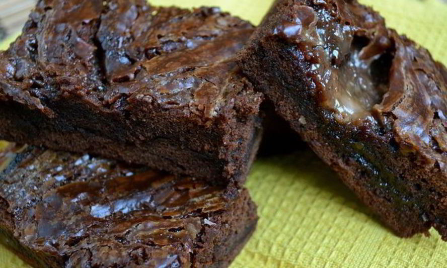 Рецепт брауни с соленой карамелью