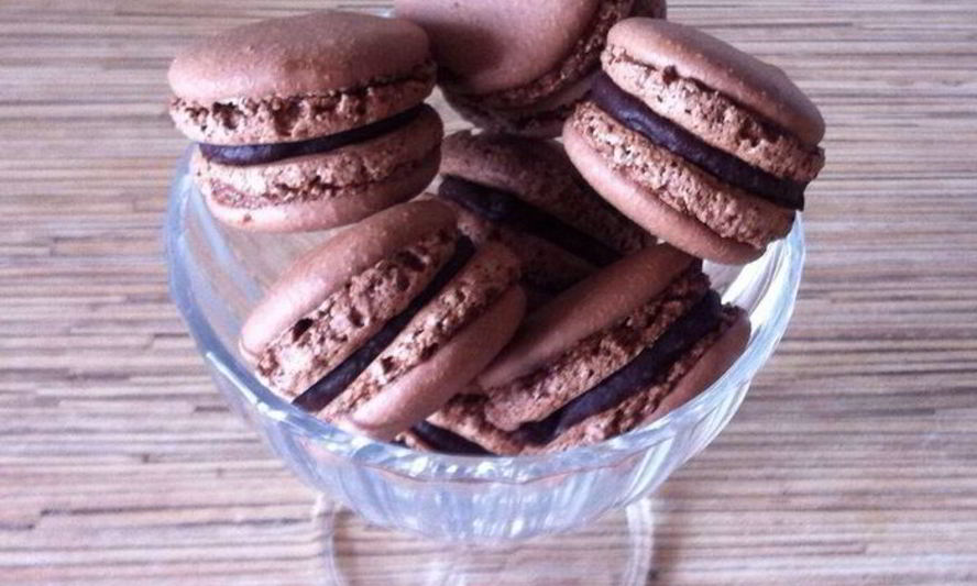 Рецепт нутовых шоколадно-вишневые пирожные макаруны