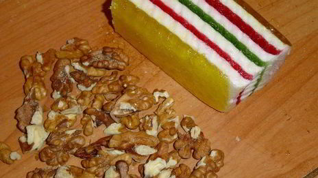 пестрое пирожное