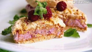 Пирожное-безе со сливочно-творожно-малиновым кремом