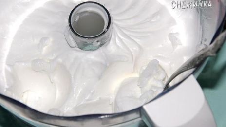 пирожное-безе со сливочно-творожно-малиновым кремом