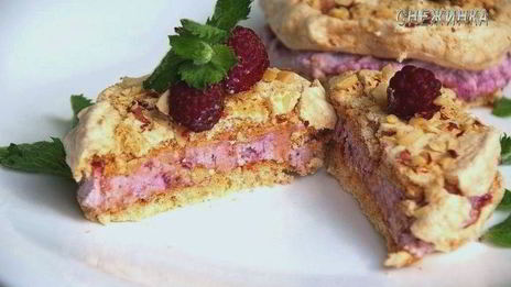 пирожное-безе со сливочно-творожно-малиновым кремом