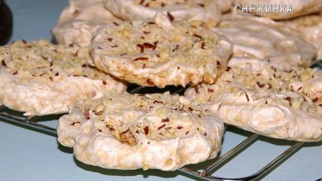 пирожное-безе со сливочно-творожно-малиновым кремом