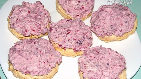 пирожное-безе со сливочно-творожно-малиновым кремом