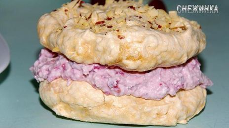 пирожное-безе со сливочно-творожно-малиновым кремом