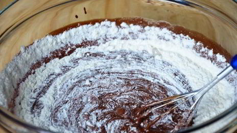 пирожное брауни с фундуком