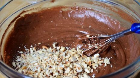 пирожное брауни с фундуком