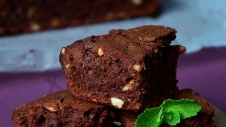 пирожное брауни с фундуком