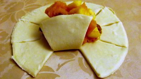 пирожное с тыквой, яблоком и изюмом