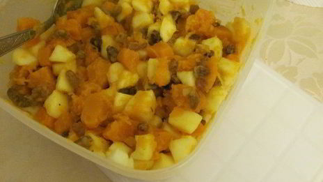 пирожное с тыквой, яблоком и изюмом