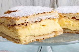 Пирожные из слоеного теста с заварным кремом