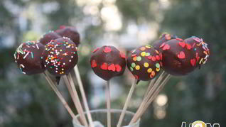 Пирожные на палочке