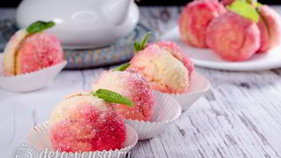 Пирожные Персики