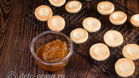 пирожные персики