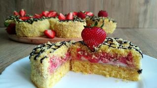 Пирожные с клубникой и бананом