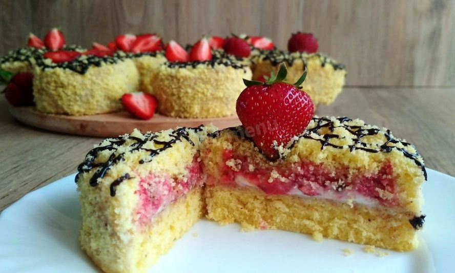 Рецепт пирожных с клубникой и бананом