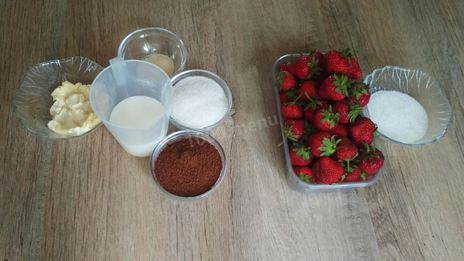 пирожные с клубникой и бананом