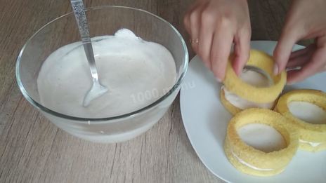 пирожные с клубникой и бананом