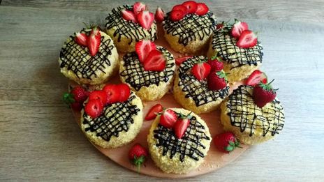 пирожные с клубникой и бананом