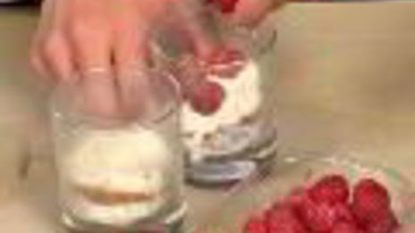 пирожные с малиной