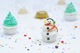 Пирожные Снеговики