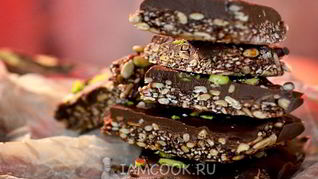 Шоколадный брауни с кунжутом и семечками