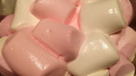 зефирное пирожное с ягодами