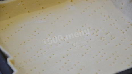 быстрая и простая пицца из слоеного теста в духовке