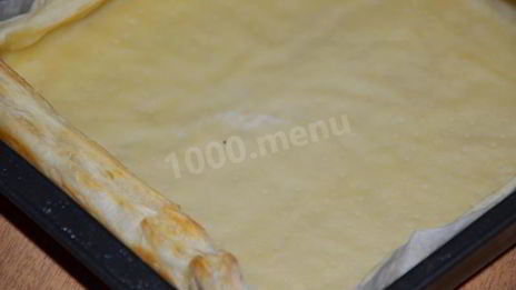 быстрая и простая пицца из слоеного теста в духовке