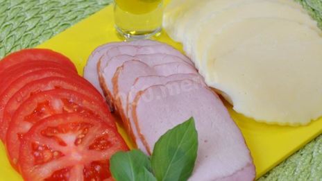 быстрая и простая пицца из слоеного теста в духовке