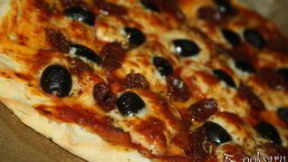 Быстропицца с охотничьими колбасками и сулугуни