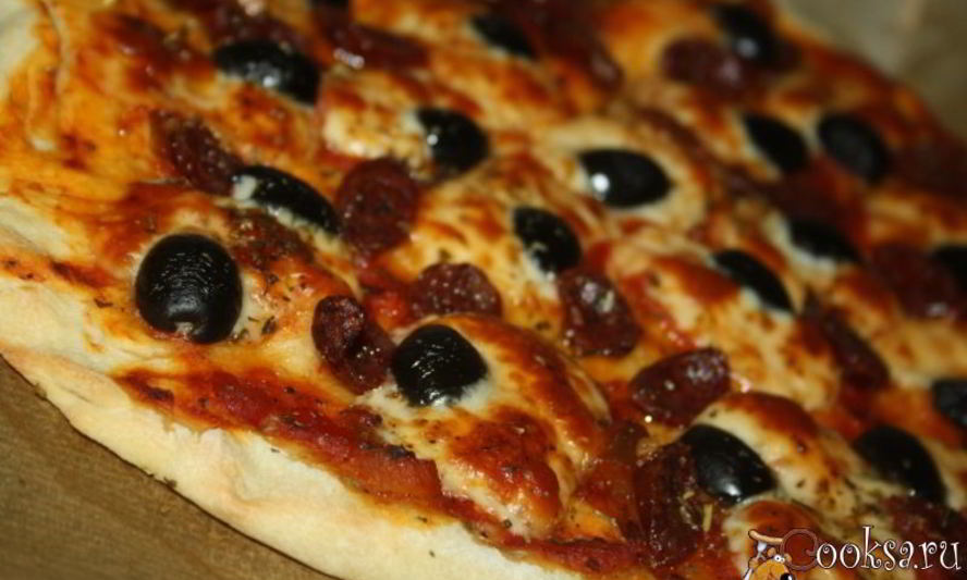 Рецепт быстропиццы с охотничьими колбасками и сулугуни