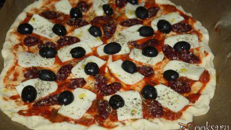 быстропицца с охотничьими колбасками и сулугуни