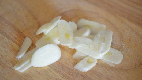 чесночная пицца с моцареллой