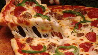 Домашняя пицца на белом соусе