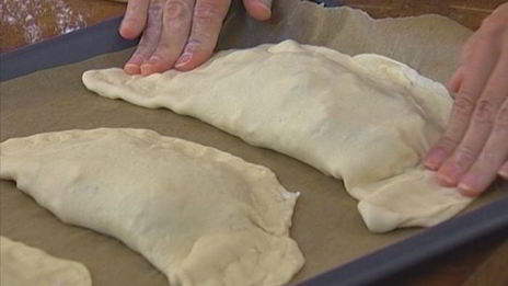 итальянская закрытая пицца калвазоне